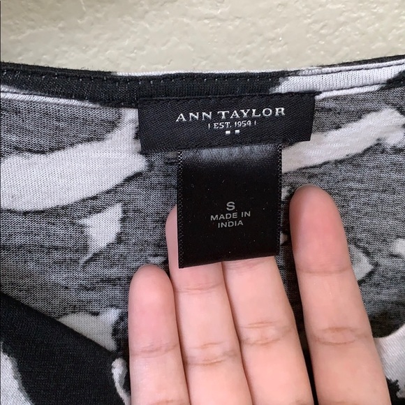 Black and white Ann Taylor blouse - Picture 4 of 4